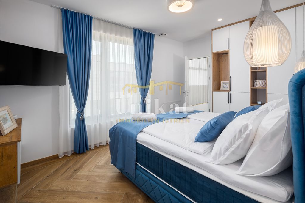 Nova moderna vila samo 400 metrov od morja